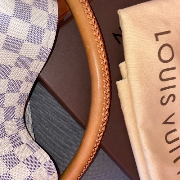 Louis Vuitton Monogram Canvas Artsy GM Bag - Picture 3 of 9